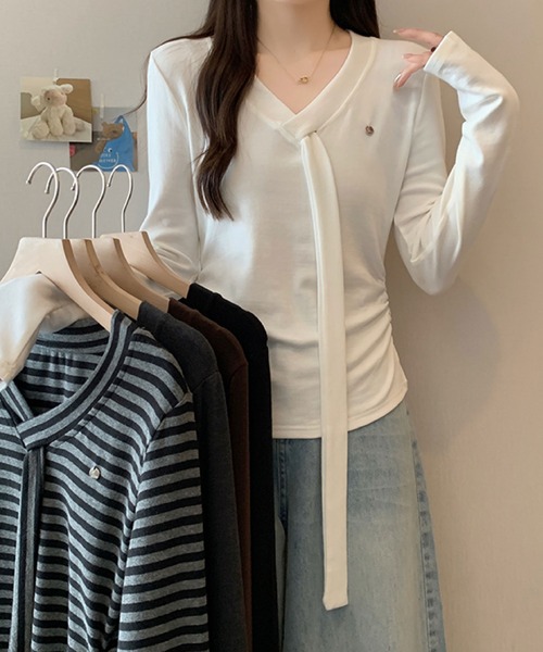 2ly2(トゥーリートゥー)の「Vネック リボンタイデザイン 長袖トップス / フェミニン リボンタイカットソー(Tシャツ/カットソー・レディース・ブラウン/ホワイト/ブラック/ブラック系その他/ダークグレー・FREE)」の12枚目の写真