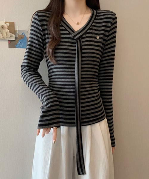 2ly2(トゥーリートゥー)の「Vネック リボンタイデザイン 長袖トップス / フェミニン リボンタイカットソー(Tシャツ/カットソー・レディース・ブラウン/ホワイト/ブラック/ブラック系その他/ダークグレー・FREE)」の20枚目の写真