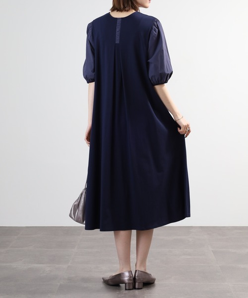 BRODIAEA(ブローディア)の「BRODIAEA 異素材切り替えカットロングワンピース 半端袖(ワンピース・レディース・ベージュ/ネイビー/ブラック・40)」の10枚目の写真