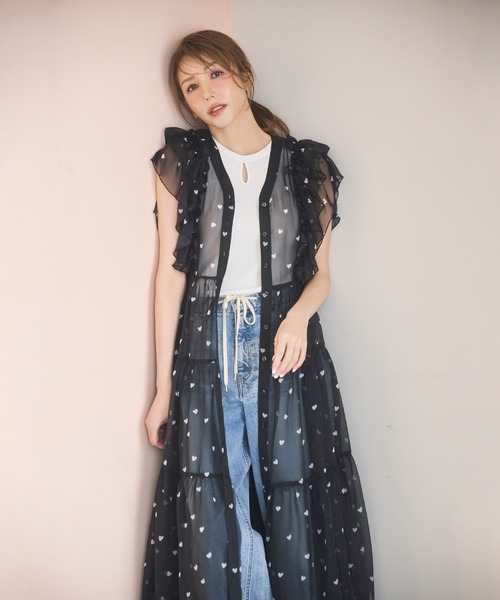 Audie a Muses(オーディアミューズ)の「【モデル美香×Audie a Muses】ハートプリントティアードワンピース(ワンピース・レディース・ベージュ/ブラック・38/40/42)」の2枚目の写真