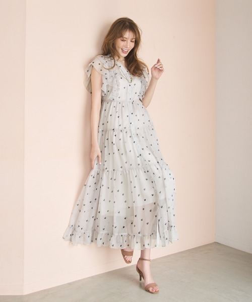 Audie a Muses(オーディアミューズ)の「【モデル美香×Audie a Muses】ハートプリントティアードワンピース(ワンピース・レディース・ベージュ/ブラック・38/40/42)」の4枚目の写真