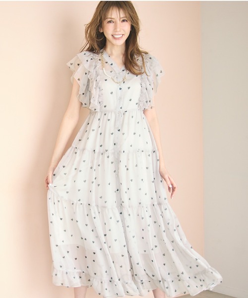 Audie a Muses(オーディアミューズ)の「【モデル美香×Audie a Muses】ハートプリントティアードワンピース(ワンピース・レディース・ベージュ/ブラック・38/40/42)」の3枚目の写真