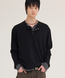 AKECII（アケシ）の「コントラレイヤードヘンリーネックロングスリーブ_ブラック＆チャコール（Tシャツ/カットソー）」