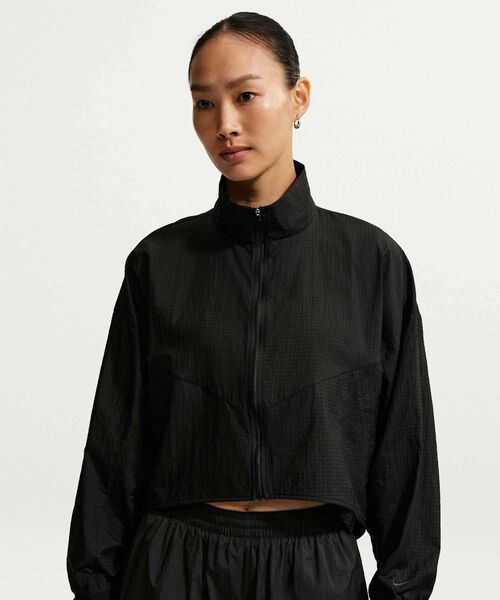 NIKE(ナイキ)の「《セットアップ対応商品》ナイキ スポーツウェア ウィメンズ オーバーサイズド ライトウェイト リップストップ ジャケット / Nike Sportswear Women's Oversized Lightweight Ripstop Jacket IF0588-010 Black(ブルゾン・レディース・ブラック・L/M/S/XL/XS)」の11枚目の写真
