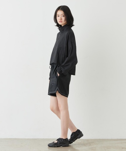 NIKE(ナイキ)の「《セットアップ対応商品》ナイキ スポーツウェア ウィメンズ オーバーサイズド ライトウェイト リップストップ ジャケット / Nike Sportswear Women's Oversized Lightweight Ripstop Jacket IF0588-010 Black(ブルゾン・レディース・ブラック・L/M/S/XL/XS)」の8枚目の写真
