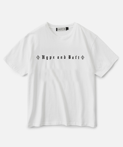VASTIC(バスティック)の「レタリングTシャツ_ホワイト(Tシャツ/カットソー・メンズ・ホワイト・MEDIUM/LARGE/X-LARGE)」の2枚目の写真