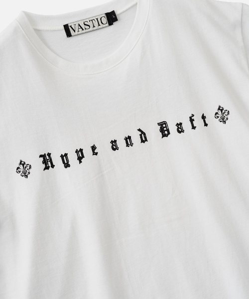 VASTIC(バスティック)の「レタリングTシャツ_ホワイト(Tシャツ/カットソー・メンズ・ホワイト・MEDIUM/LARGE/X-LARGE)」の4枚目の写真