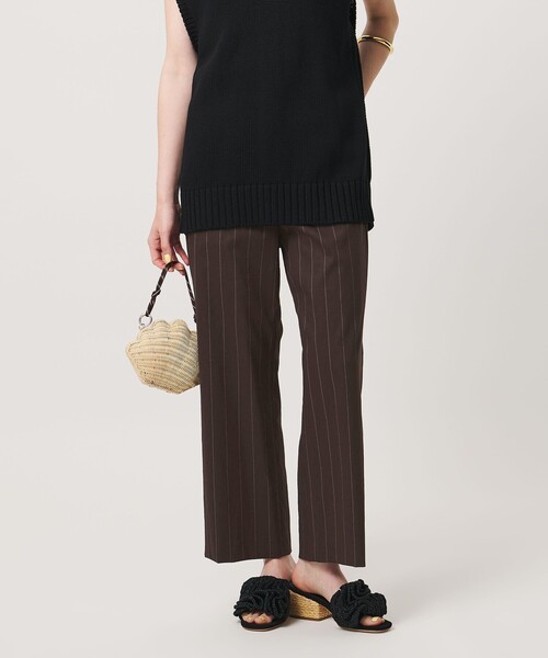 UNITED ARROWS(ユナイテッドアローズ)の「NALYA クロップドパンツ(スラックス・レディース・ブラック/ダークブラウン/ダークグレー・34/38/36/40)」の1枚目の写真