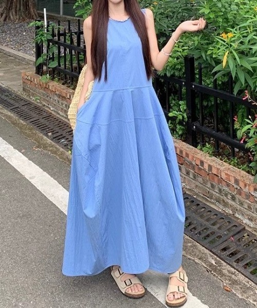 AMAJI（アマジ）の「Aライン ロング丈 ノースリーブワンピース（ワンピース・レディース・ブルー・SMALL/MEDIUM/LARGE/X-LARGE）」の3枚目の写真
