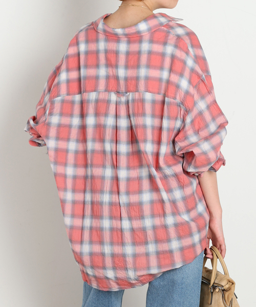 COOR（クアー）の「【COOR / クアー】SEERSUCKER OMBRE CHECKERED SHIRTS（シャツ/ブラウス・レディース・ピンク・FREE）」の3枚目の写真