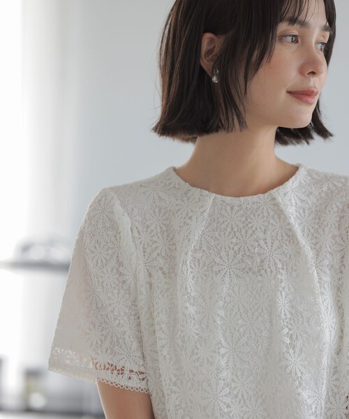 組曲 L(クミキョク オオキイサイズ)の「フラワーレースブラウス(Tシャツ/カットソー・レディース・ブラック系/アイボリー系/ライトグリーン系・5/6/7)」の8枚目の写真