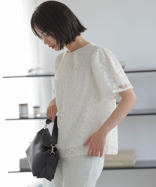 組曲 L(クミキョク オオキイサイズ)の「フラワーレースブラウス(Tシャツ/カットソー・レディース・ブラック系/アイボリー系/ライトグリーン系・5/6/7)」の9枚目の写真