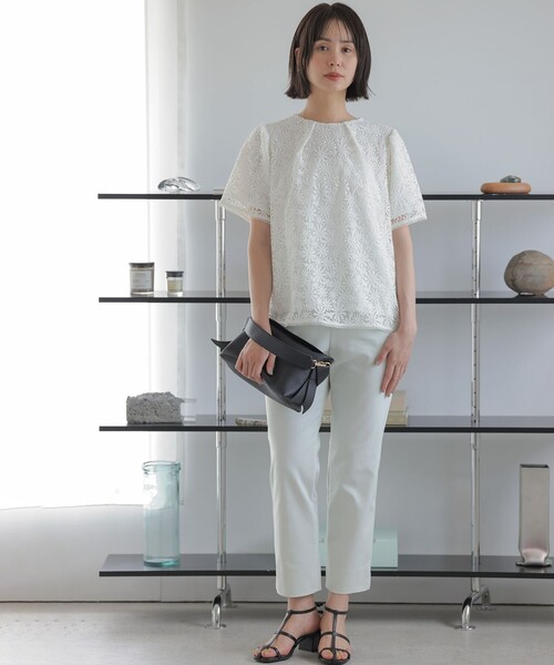 組曲 L(クミキョク オオキイサイズ)の「フラワーレースブラウス(Tシャツ/カットソー・レディース・ブラック系/アイボリー系/ライトグリーン系・5/6/7)」の11枚目の写真