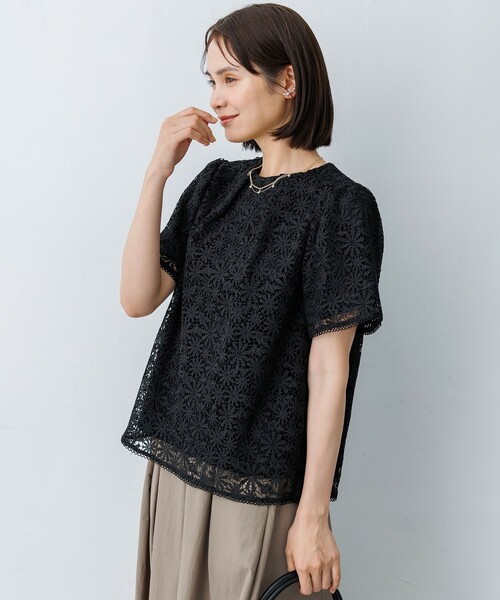 組曲 L(クミキョク オオキイサイズ)の「フラワーレースブラウス(Tシャツ/カットソー・レディース・ブラック系/アイボリー系/ライトグリーン系・5/6/7)」の15枚目の写真