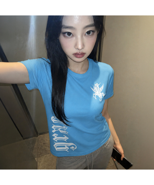 GRAVER（グレーバー）の「[ブランド名] レディース ホースコア ニュークロップ半袖Tシャツ_2カラー（Tシャツ/カットソー・レディース・スカイブルー/ホワイト・ONE SIZE）」の2枚目の写真