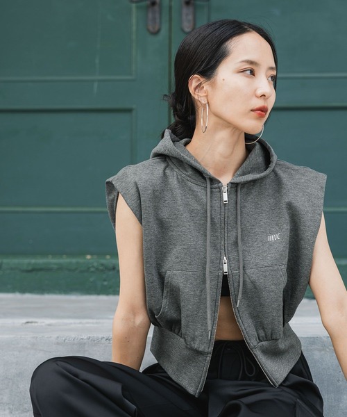 HEREIAM(ヘレイアム)の「【HEREIAM】撥水&軽量&接触冷感&UVカット/ノースリーブパーカー(パーカー・レディース・アイボリー/チャコール/ブラック・FREE)」の3枚目の写真