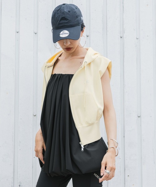 HEREIAM(ヘレイアム)の「【HEREIAM】撥水&軽量&接触冷感&UVカット/ノースリーブパーカー(パーカー・レディース・アイボリー/チャコール/ブラック・FREE)」の2枚目の写真