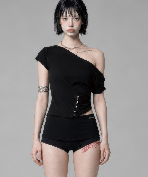 ETRE AU SOMMET(エトレオソメ)の「Cut-Out Open Short Sleeve (Black)(Tシャツ/カットソー・レディース・ブラック・FREE)」の1枚目の写真