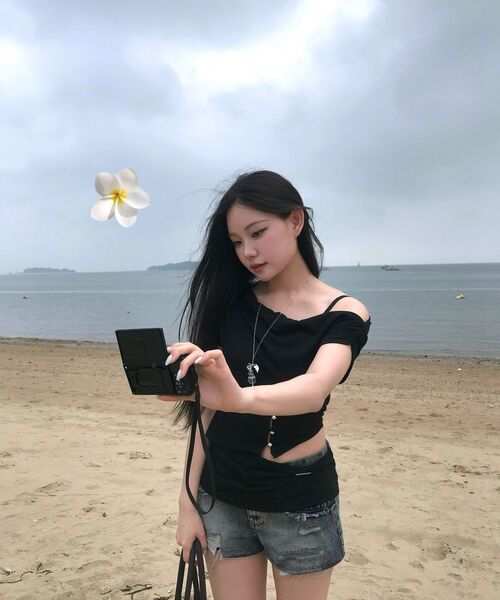 ETRE AU SOMMET(エトレオソメ)の「Cut-Out Open Short Sleeve (Black)(Tシャツ/カットソー・レディース・ブラック・FREE)」の10枚目の写真