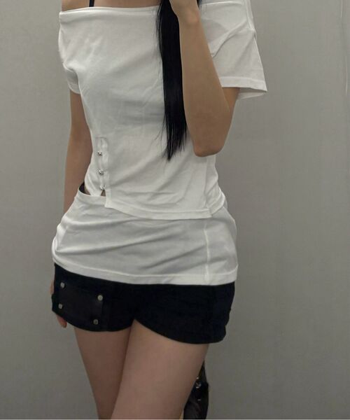 ETRE AU SOMMET(エトレオソメ)の「Cut-Out Open Short Sleeve (Black)(Tシャツ/カットソー・レディース・ブラック・FREE)」の11枚目の写真