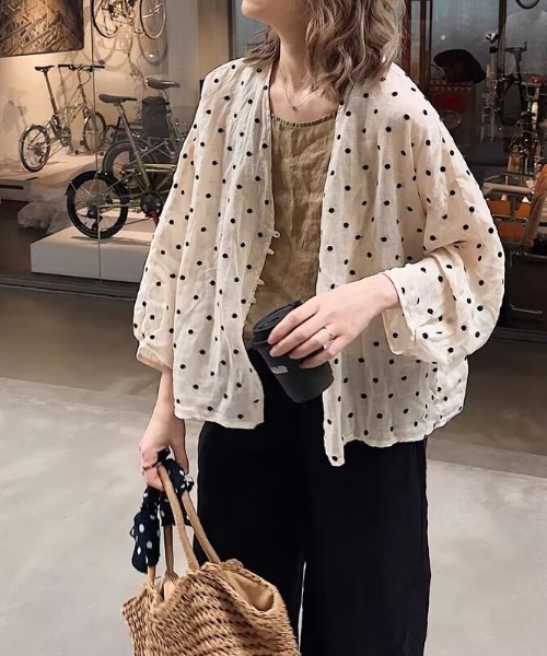 AMAJI(アマジ)の「ルーズシルエット ラミーシャツカーディガン(シャツ/ブラウス・レディース・ベージュ・XX-LARGE/X-LARGE/LARGE)」の2枚目の写真
