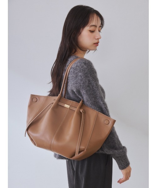 FRAY I.D(フレイアイディー)の「2wayメタルプレートベルトトートバッグ(トートバッグ・レディース・キャメル/ダークブラウン・F)」の3枚目の写真