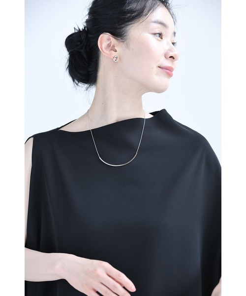 cawaii(カワイイ)の「揺らめくドレープのアシンメトリーブラウストップス(シャツ/ブラウス・レディース・ブラック/ライトベージュ・FREE)」の6枚目の写真