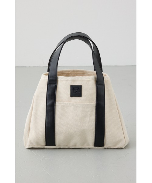 AZUL by moussy(アズールバイマウジー)の「台形トートバッグ【着用画像あり】(トートバッグ・メンズ・ホワイト/ブラック・FREE)」の2枚目の写真