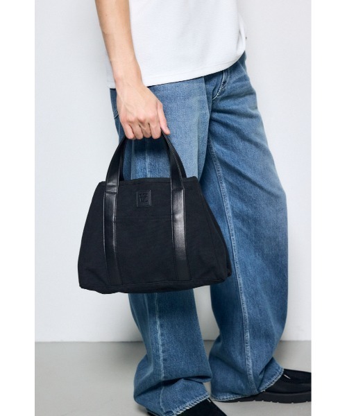 AZUL by moussy(アズールバイマウジー)の「台形トートバッグ【着用画像あり】(トートバッグ・メンズ・ホワイト/ブラック・FREE)」の13枚目の写真