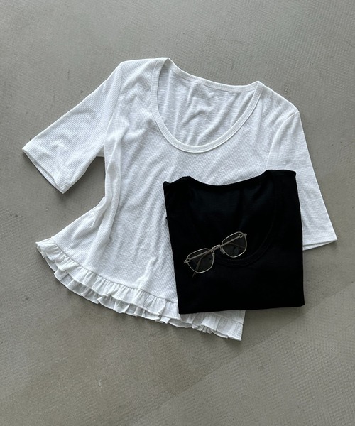 Girly Doll(ガーリードール)の「Uネック裾フリルリブTシャツ(Tシャツ/カットソー・レディース・ホワイト/ブラック・FREE)」の6枚目の写真