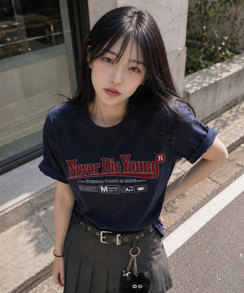 GRAVER ORDINARY（グレイバーオーディナリー）の「[ODNR UNISEX]Naver Die Young 半袖Tシャツ_NAVY（Tシャツ/カットソー・レディース・ネイビー・SMALL/MEDIUM/LARGE）」の2枚目の写真