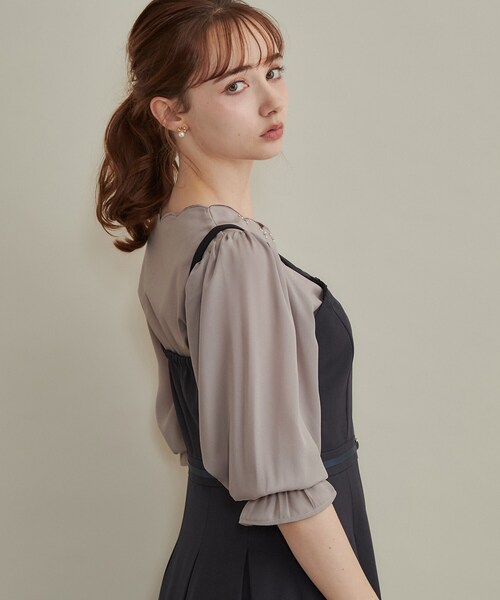 couture brooch（クチュールブローチ）の「【顔まわり華やぐ・UVカット】スカラ刺繍トップス（Tシャツ/カットソー・レディース・ボルドー/ブラック/グレー・40/38/36/42）」の4枚目の写真