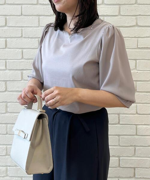 couture brooch（クチュールブローチ）の「【顔まわり華やぐ・UVカット】スカラ刺繍トップス（Tシャツ/カットソー・レディース・ボルドー/ブラック/グレー・40/38/36/42）」の8枚目の写真