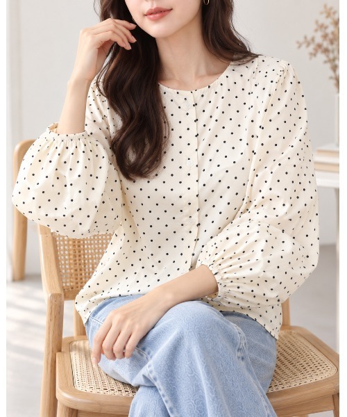 FAZVY(ファズビー)の「レトロな水玉にときめく 抜け感ドットブラウス(シャツ/ブラウス・レディース・アイボリー・L/M/S)」の6枚目の写真