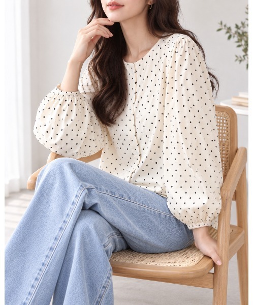 FAZVY(ファズビー)の「レトロな水玉にときめく 抜け感ドットブラウス(シャツ/ブラウス・レディース・アイボリー・L/M/S)」の7枚目の写真