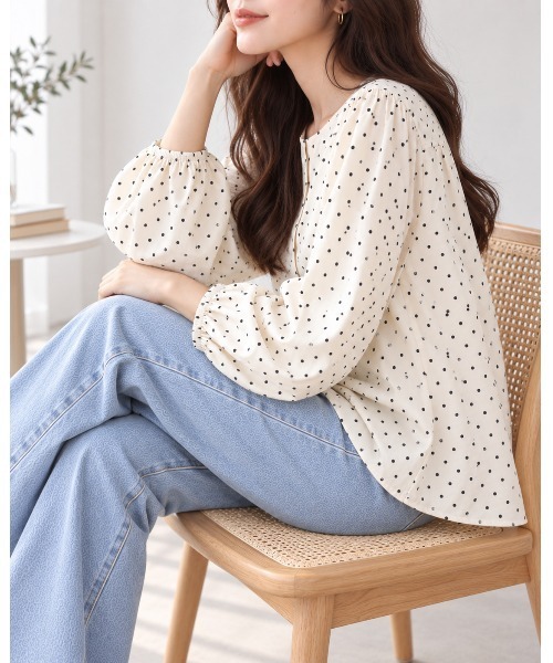 FAZVY(ファズビー)の「レトロな水玉にときめく 抜け感ドットブラウス(シャツ/ブラウス・レディース・アイボリー・L/M/S)」の9枚目の写真