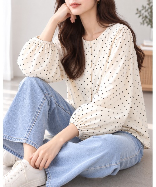 FAZVY(ファズビー)の「レトロな水玉にときめく 抜け感ドットブラウス(シャツ/ブラウス・レディース・アイボリー・L/M/S)」の11枚目の写真