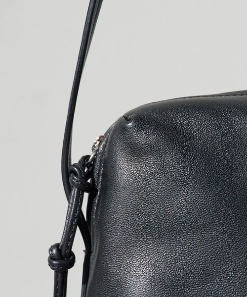 NOTHING WRITTEN(ナッシングリトゥン)の「NOTHING WRITTEN / Square bag / NW26PS-1206 秋服 冬服(ショルダーバッグ・レディース・ブラック・FREE)」の3枚目の写真