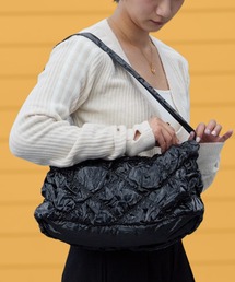 CASSELINI/キャセリーニ シャーリングショルダーバッグ ギャザー カジュアル スタイリッシュ 光沢 メタリック レディース  シーズンレス