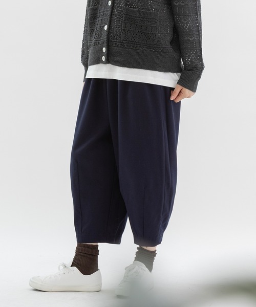 nop de nod(ノップドゥノッド)の「Pommeギャバ裾ダーツ9分パンツ(その他パンツ・レディース・ブラック/ネイビー/ダークグレー・3)」の7枚目の写真