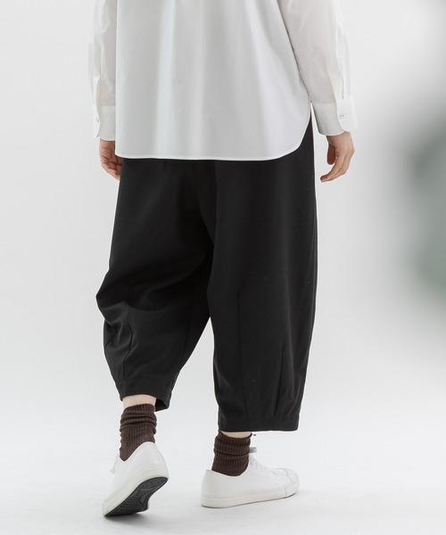 nop de nod(ノップドゥノッド)の「Pommeギャバ裾ダーツ9分パンツ(その他パンツ・レディース・ブラック/ネイビー/ダークグレー・3)」の22枚目の写真