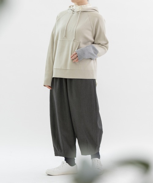 nop de nod(ノップドゥノッド)の「Pommeギャバ裾ダーツ9分パンツ(その他パンツ・レディース・ブラック/ネイビー/ダークグレー・3)」の21枚目の写真