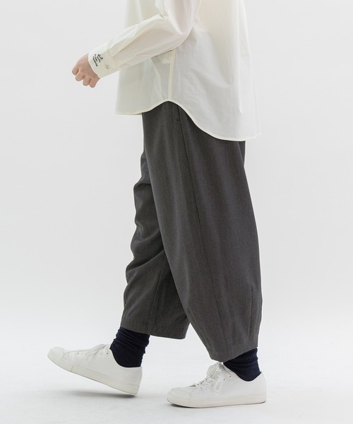 nop de nod(ノップドゥノッド)の「Pommeギャバ裾ダーツ9分パンツ(その他パンツ・レディース・ブラック/ネイビー/ダークグレー・3)」の17枚目の写真