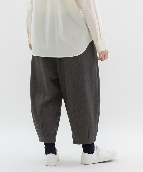 nop de nod(ノップドゥノッド)の「Pommeギャバ裾ダーツ9分パンツ(その他パンツ・レディース・ブラック/ネイビー/ダークグレー・3)」の16枚目の写真