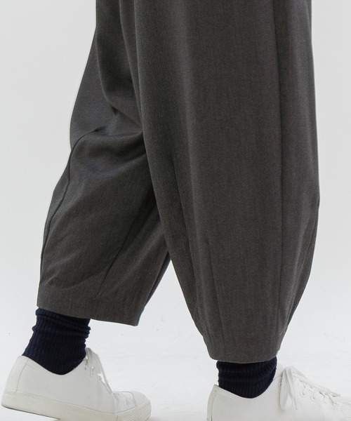 nop de nod(ノップドゥノッド)の「Pommeギャバ裾ダーツ9分パンツ(その他パンツ・レディース・ブラック/ネイビー/ダークグレー・3)」の15枚目の写真