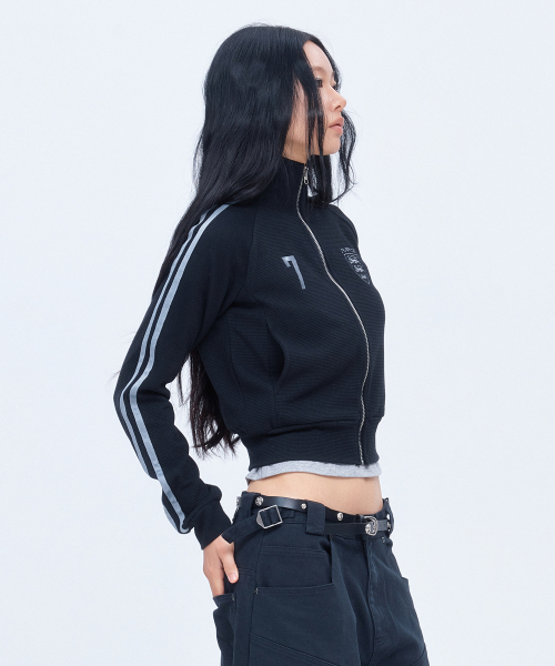 DAUSPICE(ディーオスピス)の「(DUC) ワッフルクロップドトラックトップ ブラック(ナイロンジャケット・レディース・ブラック・ONE SIZE)」の2枚目の写真