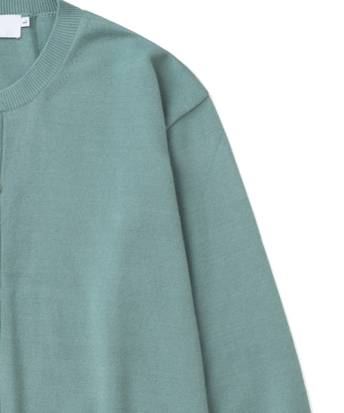 KNITTED(ニッティド)の「ベーシックエッセンシャルクロップラウンドカーディガン ダスティグリーン(カーディガン/ボレロ・メンズ・その他・M/L/XL)」の4枚目の写真
