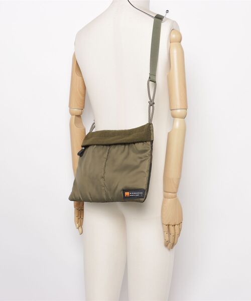SHIPS（シップス）の「Minnessak:MED.CORD CROSS（トートバッグ・メンズ・ブラック/オリーブ・ONE SIZE）」の6枚目の写真