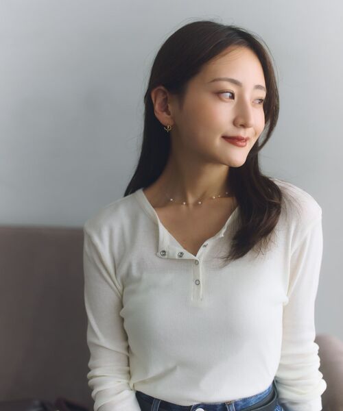 COHINA(コヒナ)の「コットンシルクヘンリーネックトップス 【低身長・小柄女性】(Tシャツ/カットソー・レディース・ブラック/レッド/オフホワイト・ONE SIZE)」の1枚目の写真