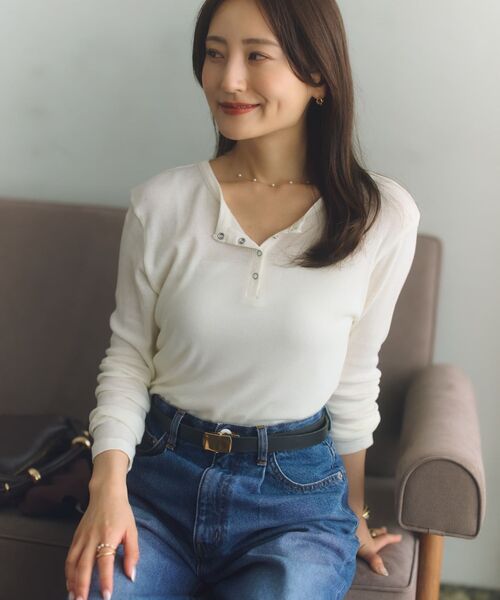 COHINA(コヒナ)の「コットンシルクヘンリーネックトップス 【低身長・小柄女性】(Tシャツ/カットソー・レディース・ブラック/レッド/オフホワイト・ONE SIZE)」の11枚目の写真